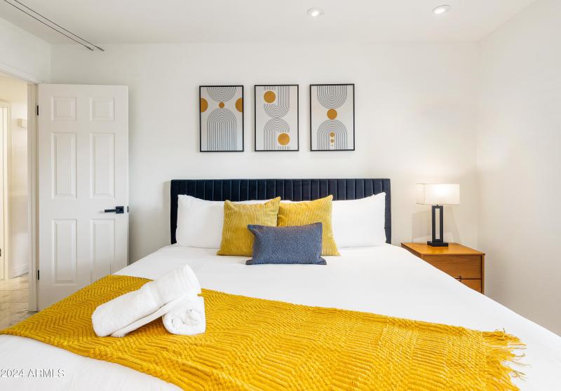 PropertyImageCo_6124EDelcoaAve_WEB-21