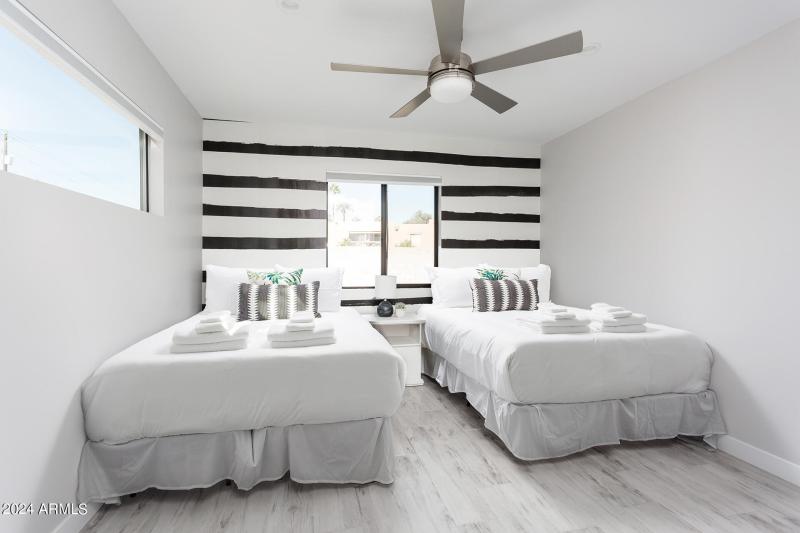 Bedroom-2-Full-Beds (1)