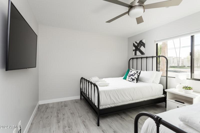 Bedroom-2-Full-Beds-with-TV