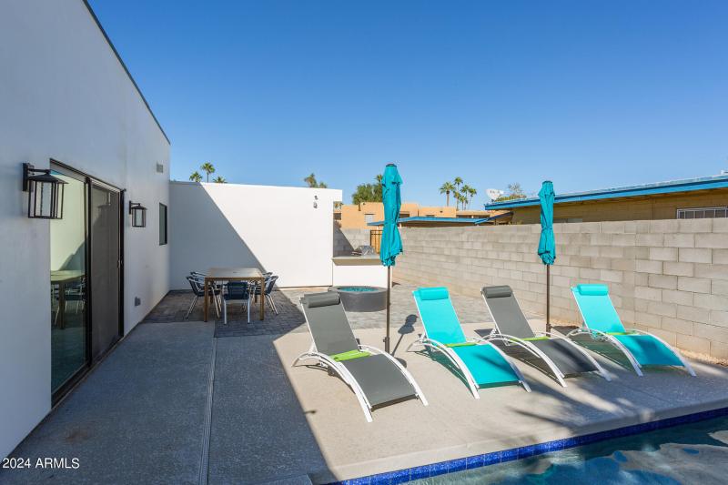 Lounge-Chairs-by-the-Pool