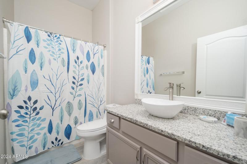 Guest Bath between guest bedrooms