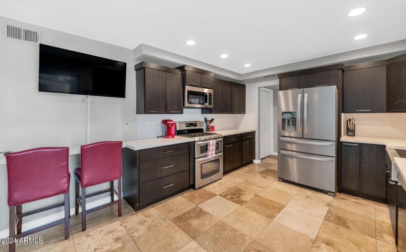 7740 E Camelback Rd-large-007-009-TOD300