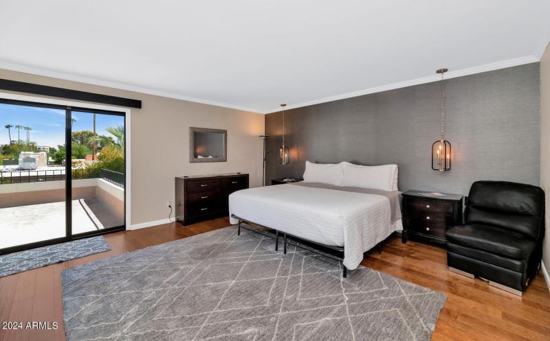 7740 E Camelback Rd-large-018-006-TOD301