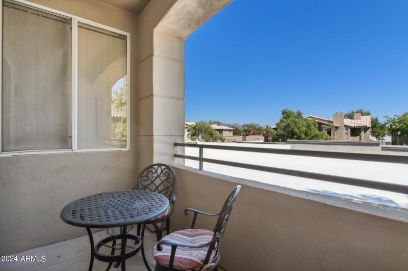 22-web-or-mls-7009-e-acoma-dr-2165