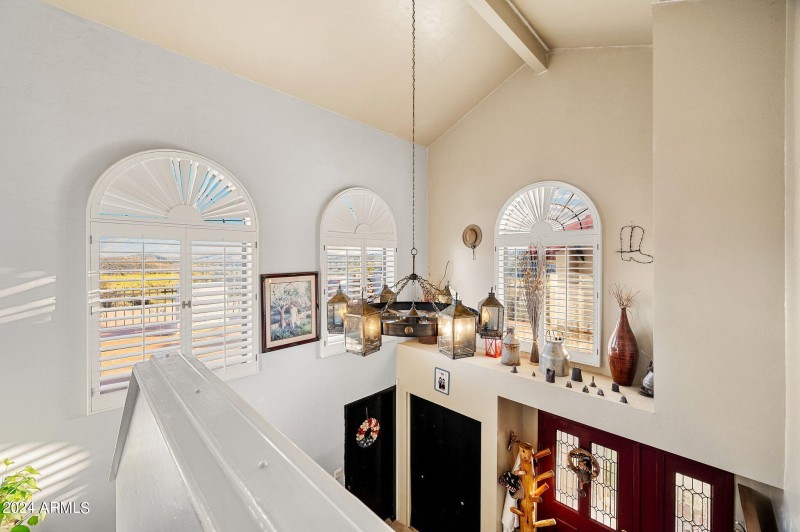 22-Vaulted Ceiling