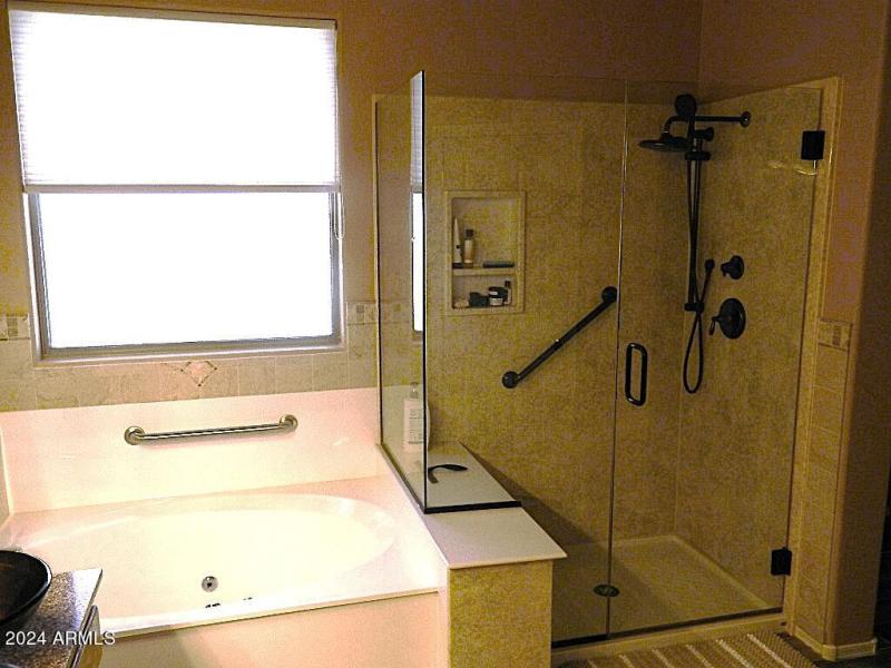 Master walkin shower