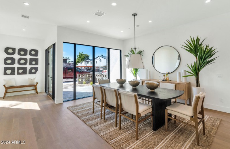 6912 E 2nd St-large-004-028-TOD3661-1500