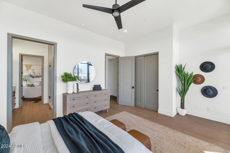 6912 E 2nd St-large-021-010-TOD3645-1500