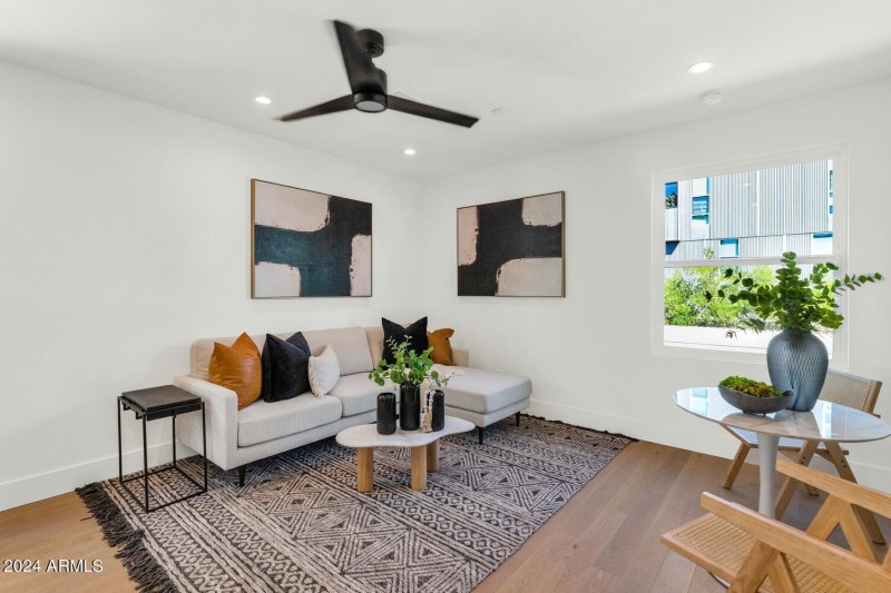 6912 E 2nd St-large-034-007-TOD3681-1500