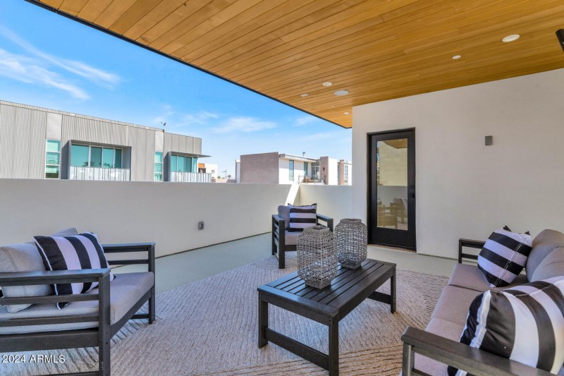 6912 E 2nd St-large-035-003-TOD3682-1500