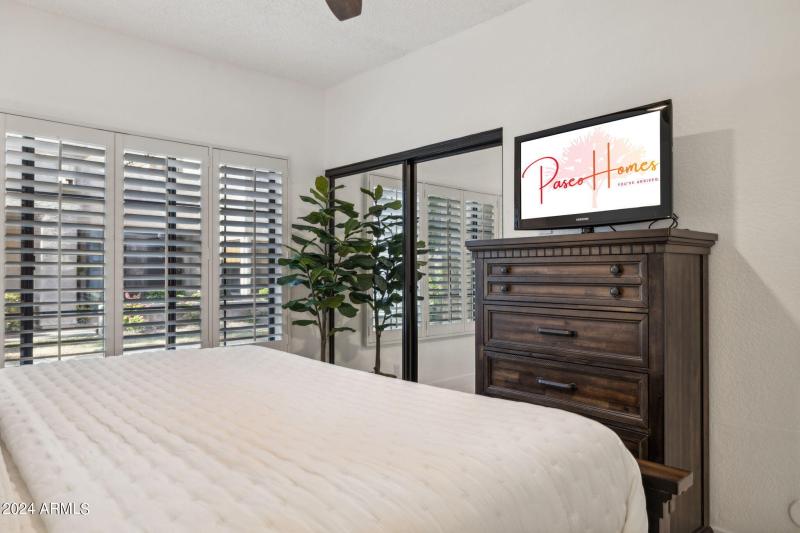 3-web-or-mls-10019-e-mountain-view-rd-11