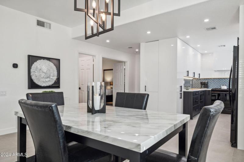 12-web-or-mls-10019-e-mountain-view-rd-1