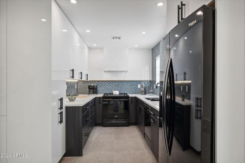 15-web-or-mls-10019-e-mountain-view-rd-1