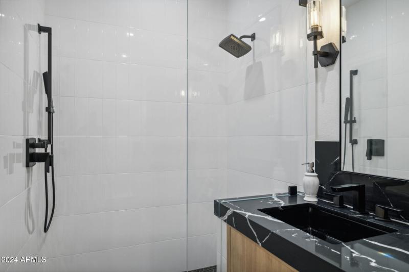 19-web-or-mls-10019-e-mountain-view-rd-1