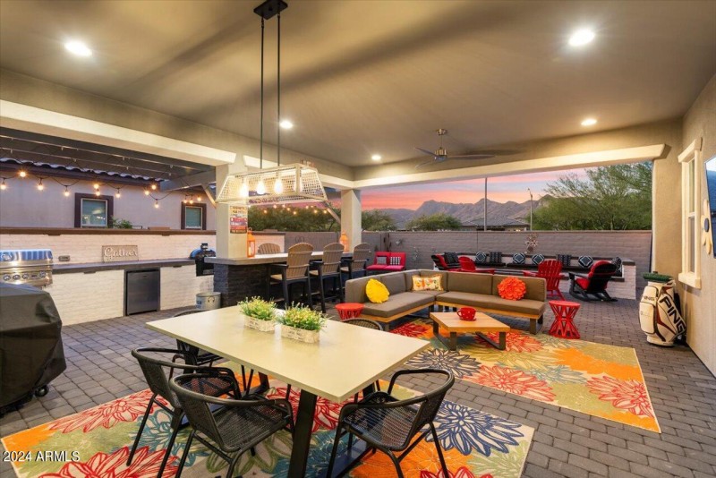 HUGE COVERED REAR PATIO - TWILIGHT
