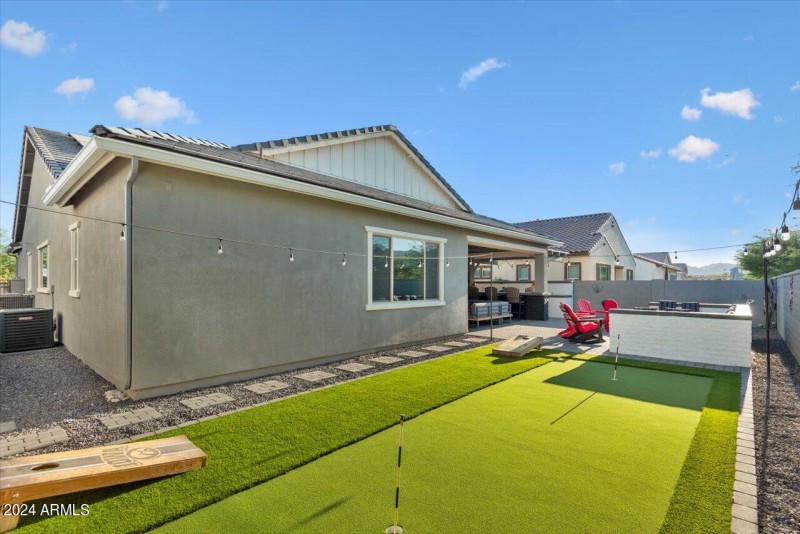 PUTTING GREEN
