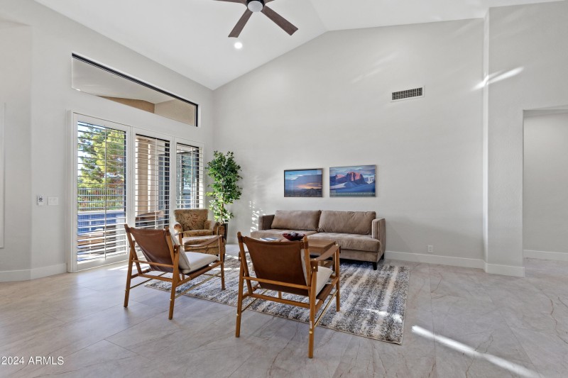 Bright Living with Views