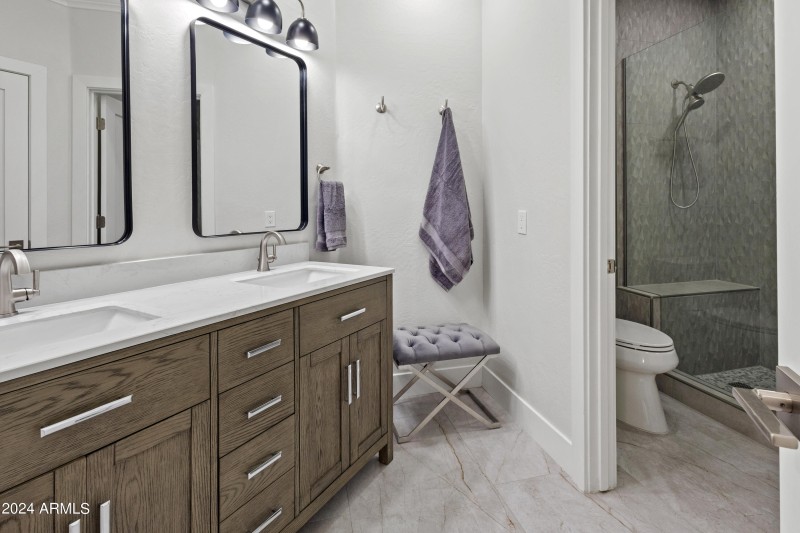 Elegant Double Vanity Bath