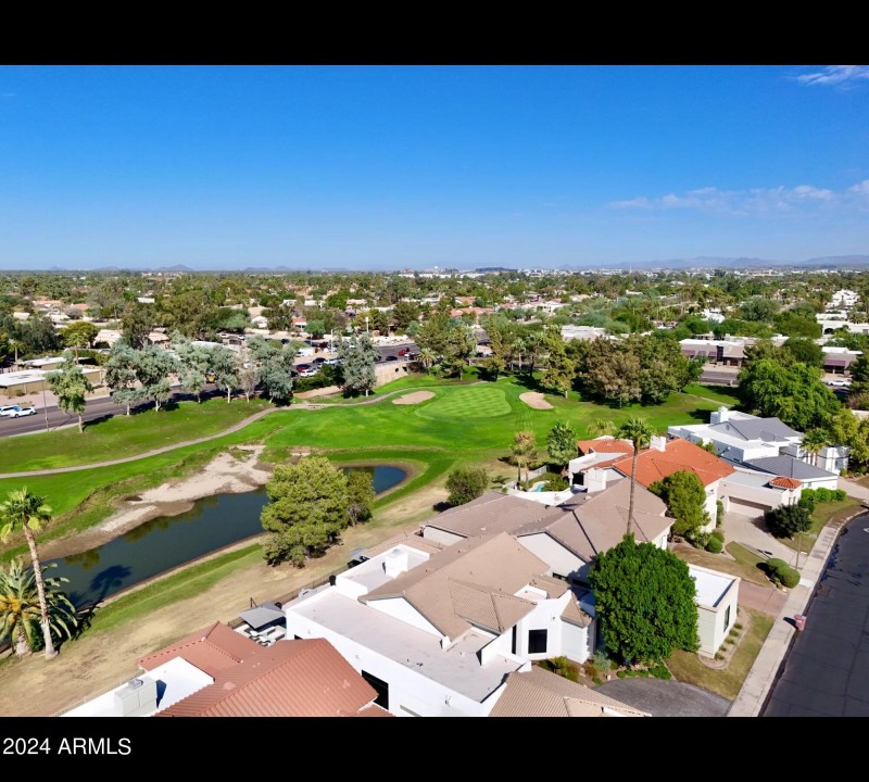 Community Lake & Greens