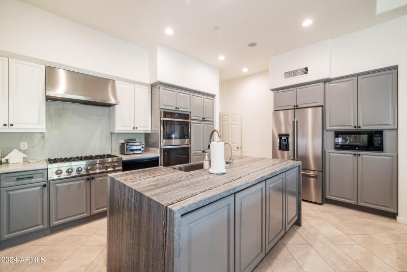 7020 E Mighty Saguaro Way-8