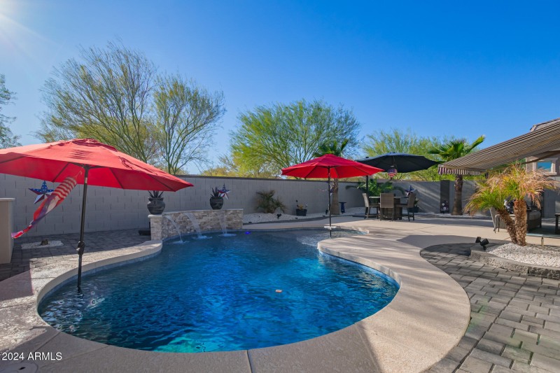 Pool has in floor cleaning system