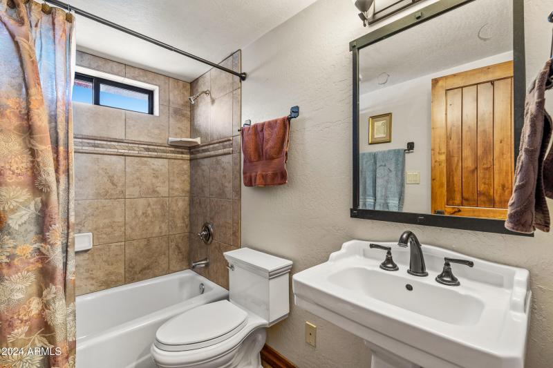 8950 W Antoinette Way-41