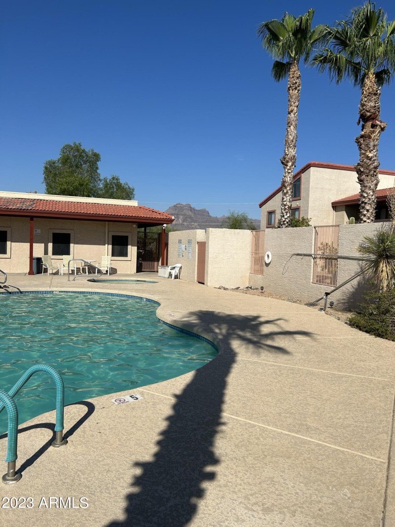 1E647828-C6E7-4A02-BA5F-CE042B870960