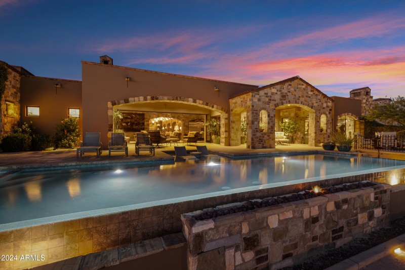 Bella Vita - 42383 N 111TH PL