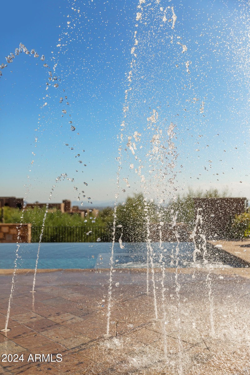 Bella Vita - 42383 N 111TH PL