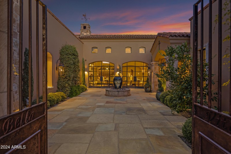 Bella Vita - 42383 N 111TH PL