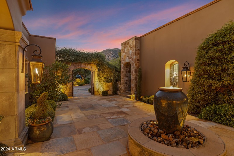 Bella Vita - 42383 N 111TH PL