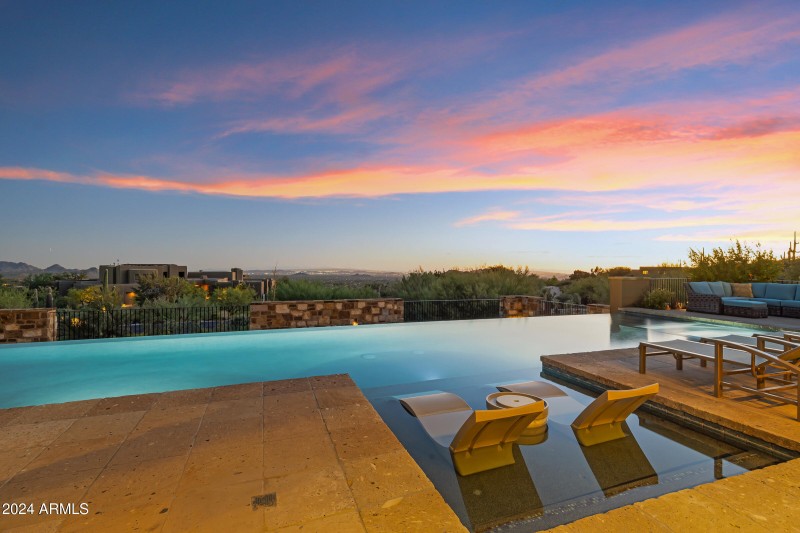 Bella Vita - 42383 N 111TH PL