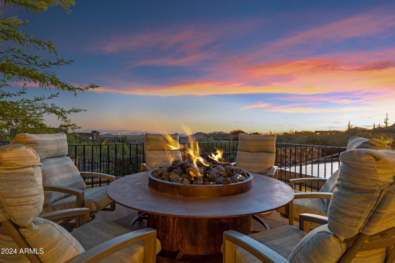 Bella Vita - 42383 N 111TH PL