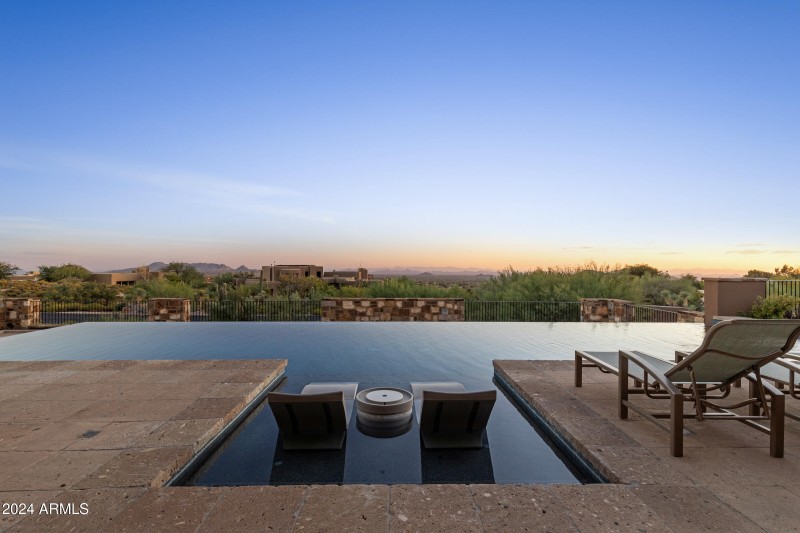 Bella Vita - 42383 N 111TH PL