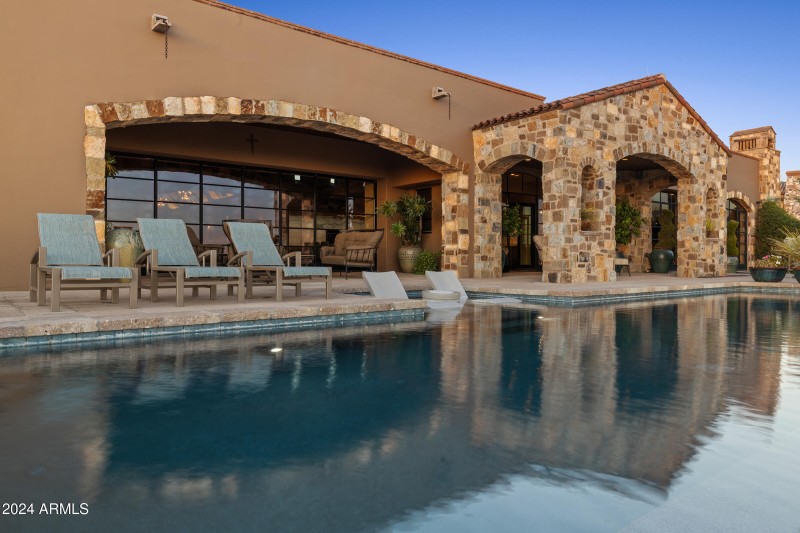 Bella Vita - 42383 N 111TH PL