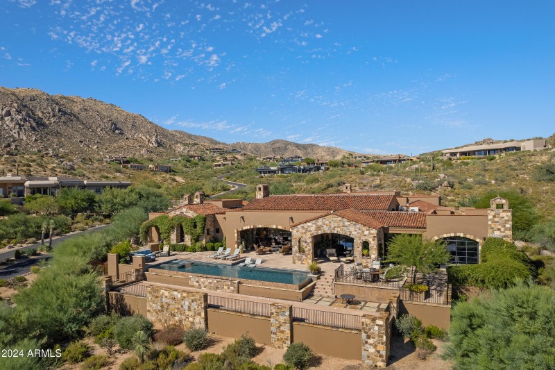 Bella Vita - 42383 N 111TH PL