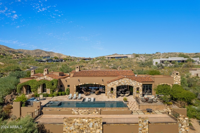 Bella Vita - 42383 N 111TH PL