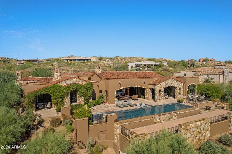 Bella Vita - 42383 N 111TH PL