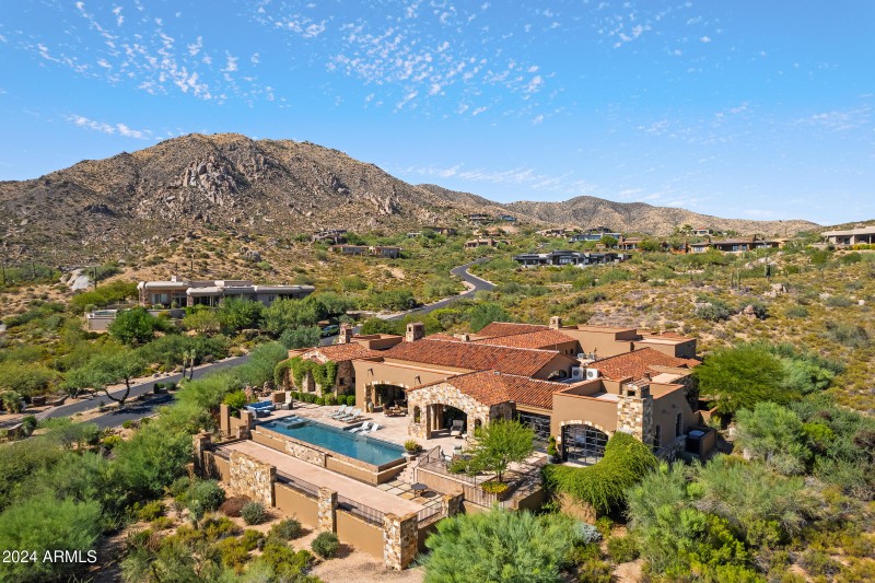 Bella Vita - 42383 N 111TH PL