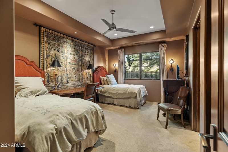 Bella Vita - 42383 N 111TH PL