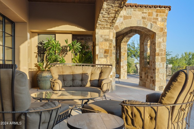 Bella Vita - 42383 N 111TH PL