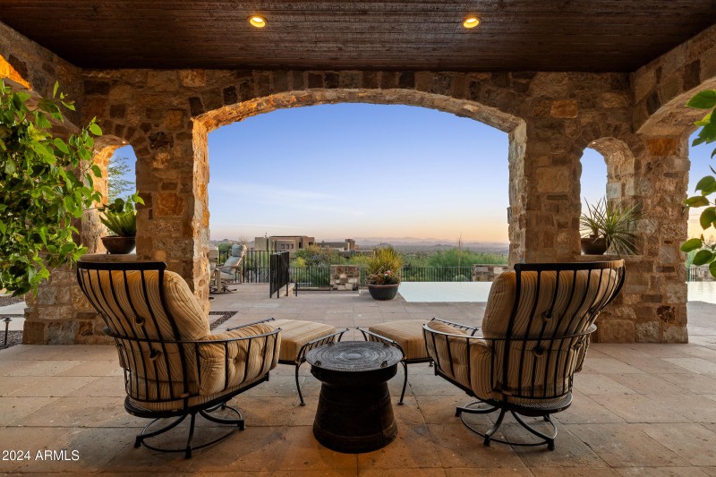 Bella Vita - 42383 N 111TH PL