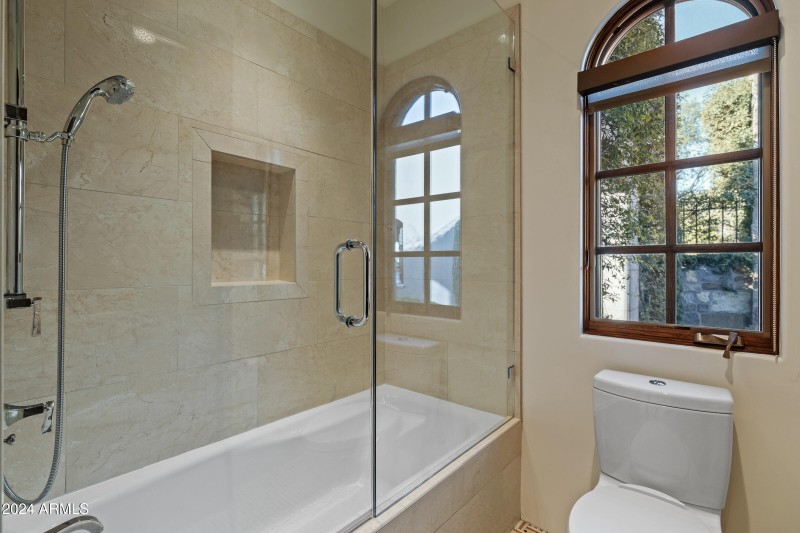 Bella Vita - 42383 N 111TH PL