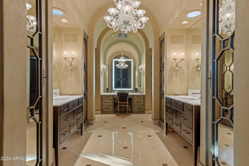 Bella Vita - 42383 N 111TH PL