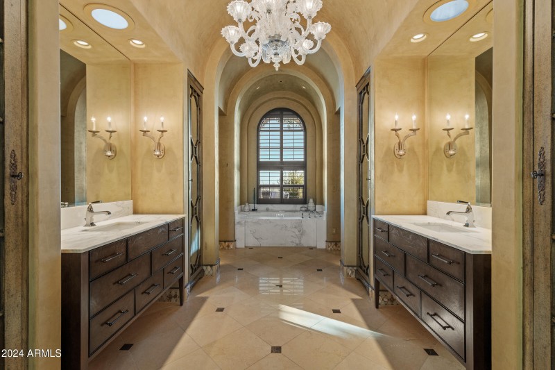 Bella Vita - 42383 N 111TH PL