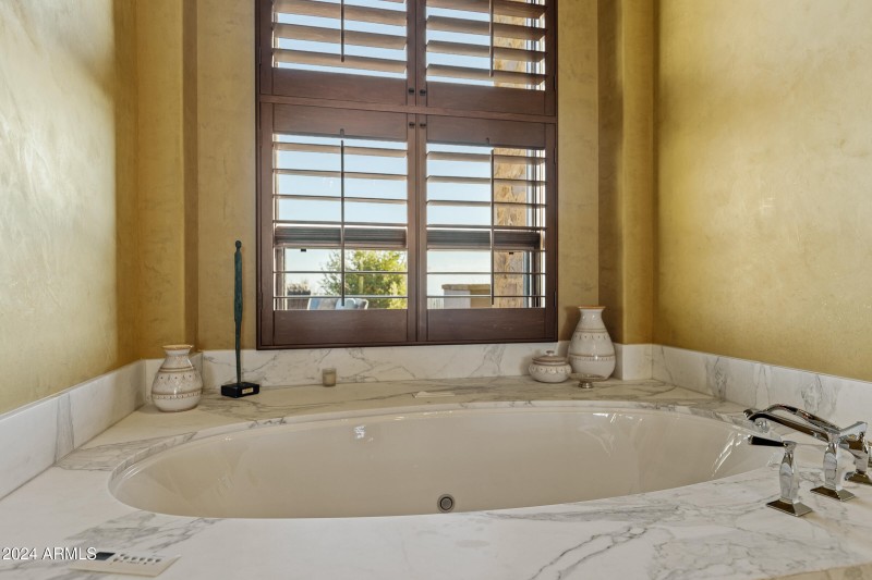 Bella Vita - 42383 N 111TH PL