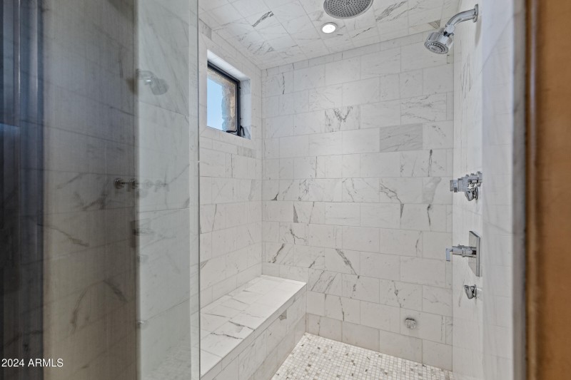 Bella Vita - 42383 N 111TH PL