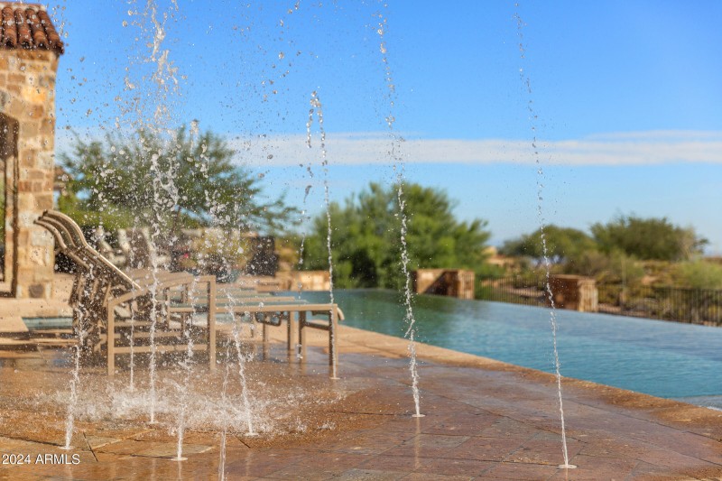 Bella Vita - 42383 N 111TH PL