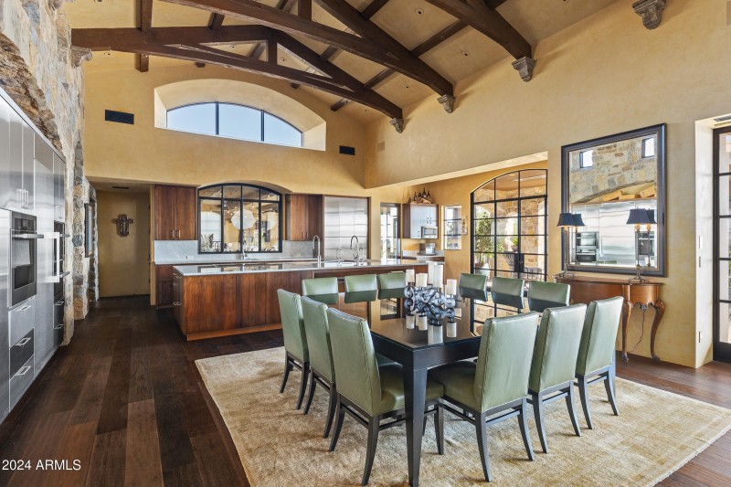 Bella Vita - 42383 N 111TH PL