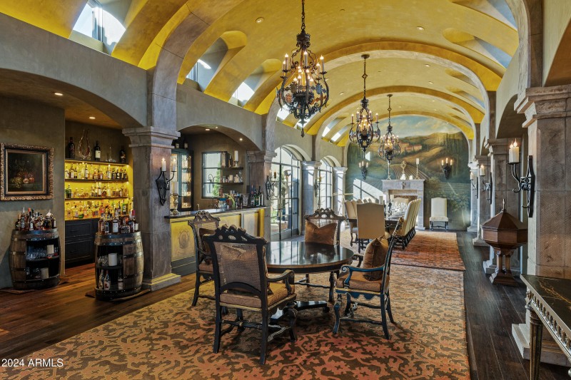 Bella Vita - 42383 N 111TH PL